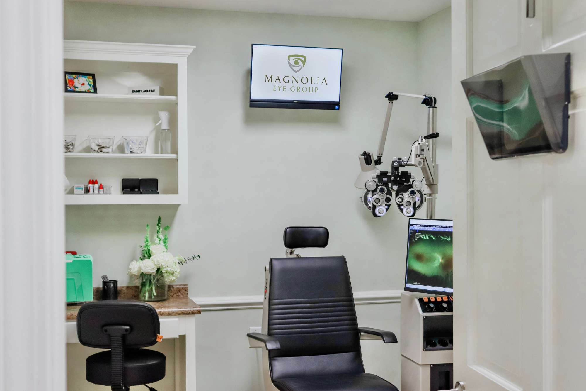 Exam room in the Magnolia Eye Group building. – Eye Doctor Hernando MS