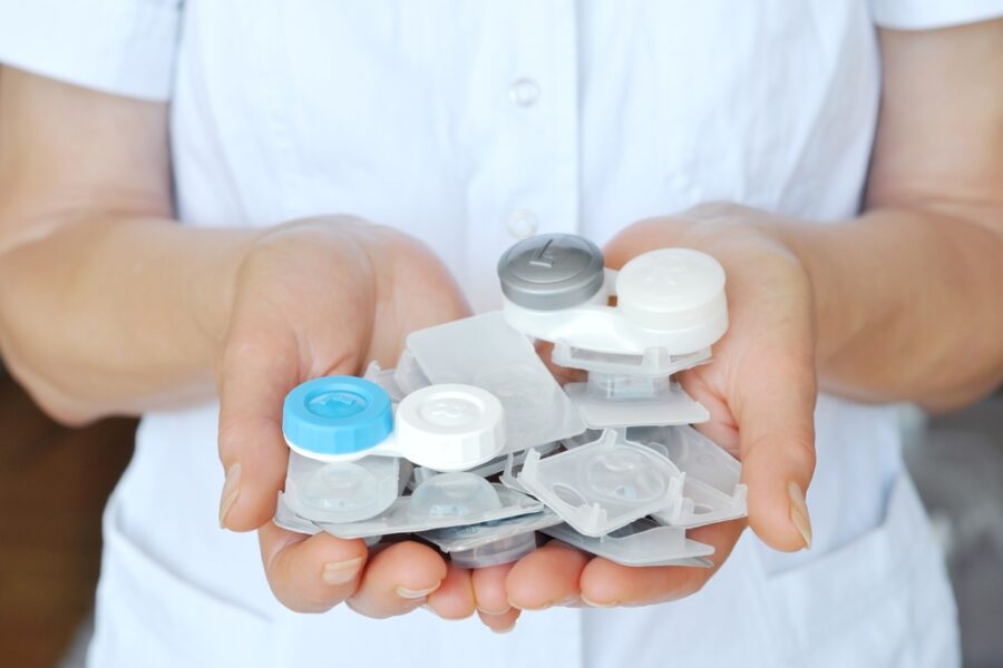Do Contact Lenses expire? 6 Signs You Need to Replace Your Contacts