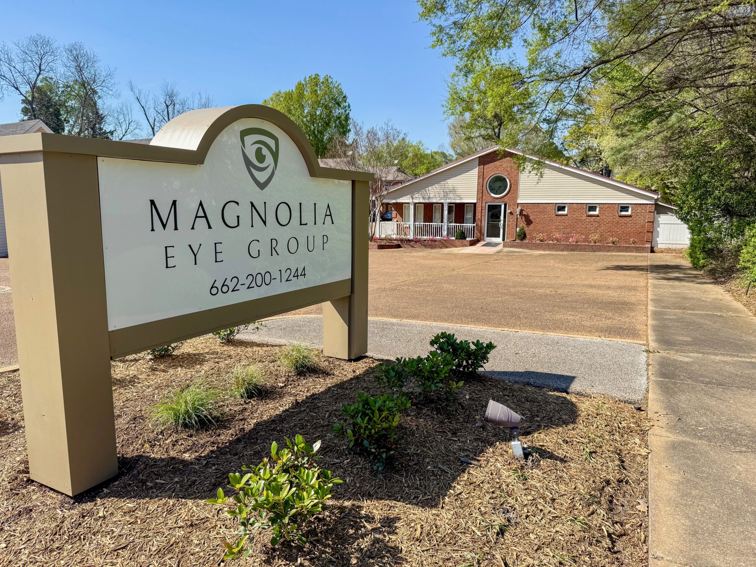 Magnolia Eye Group Building Exterior – Magnolia Eye Group